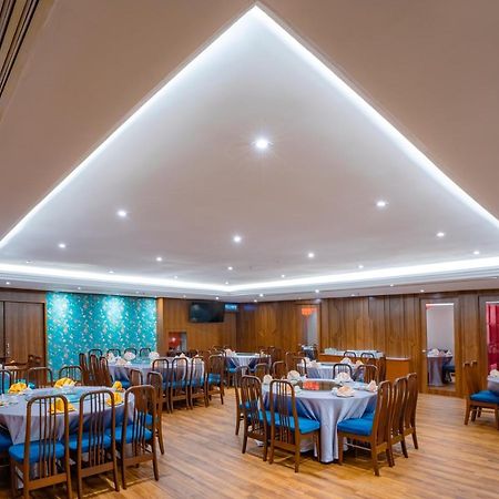 Crystal Crown Hotel Петалинг-Джая Экстерьер фото