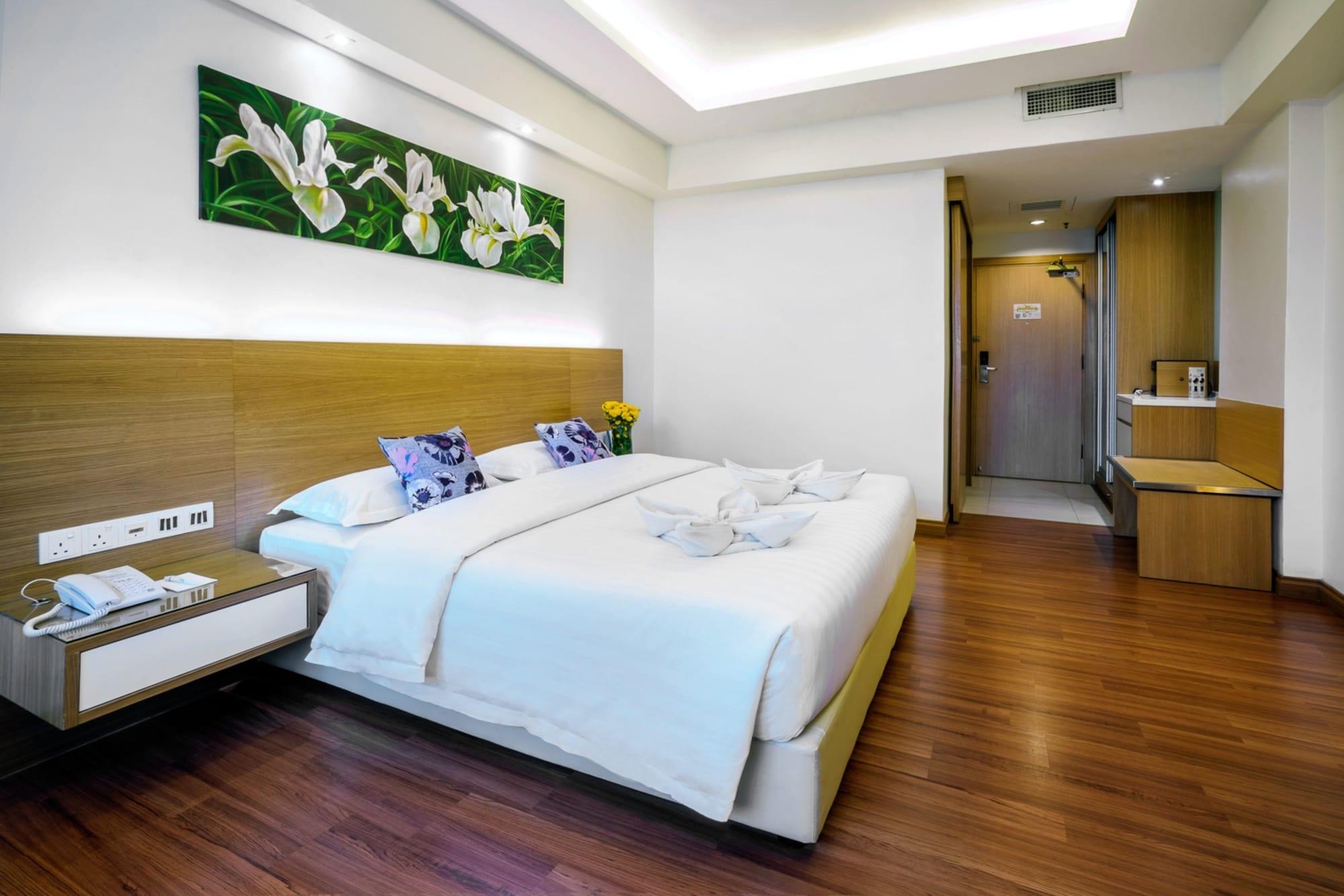 Crystal Crown Hotel Петалинг-Джая Экстерьер фото