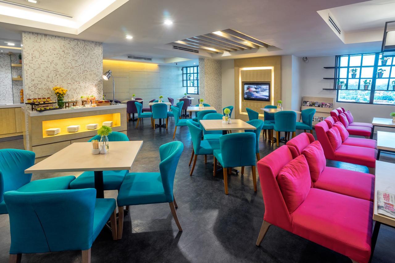 Crystal Crown Hotel Петалинг-Джая Экстерьер фото