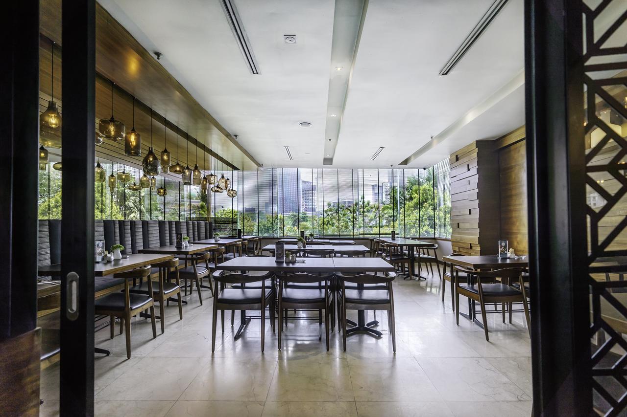 Crystal Crown Hotel Петалинг-Джая Экстерьер фото