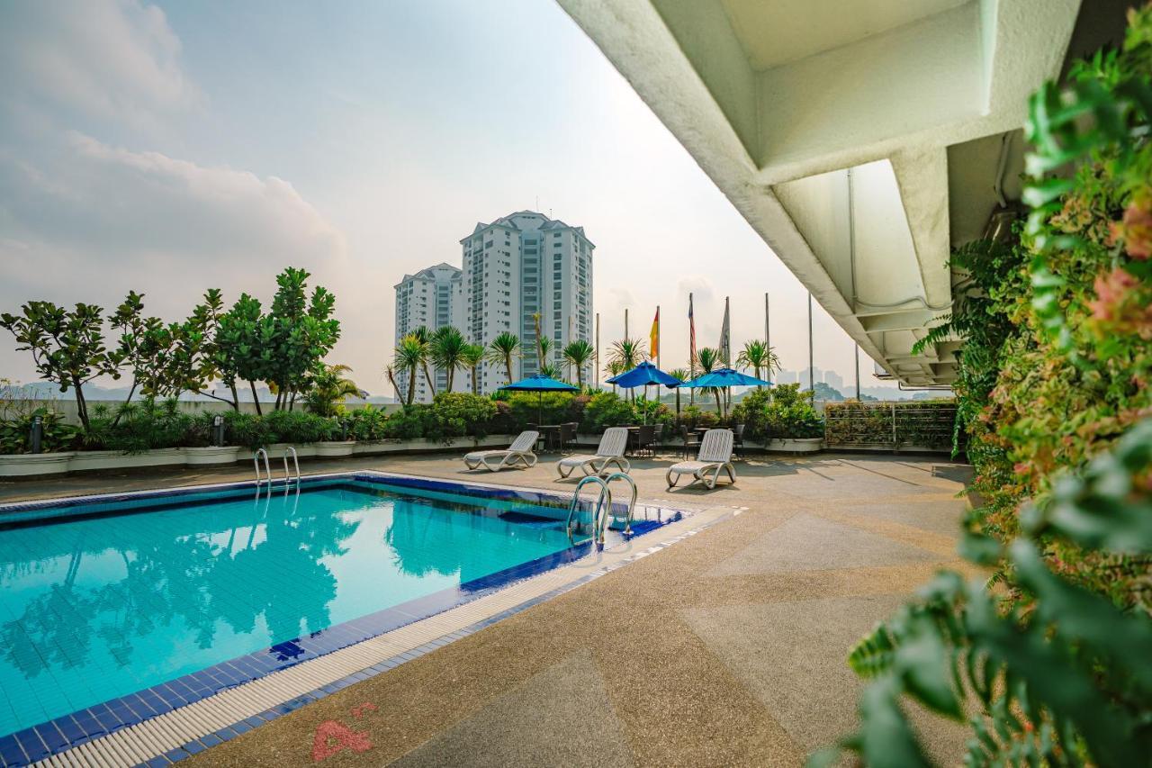 Crystal Crown Hotel Петалинг-Джая Экстерьер фото